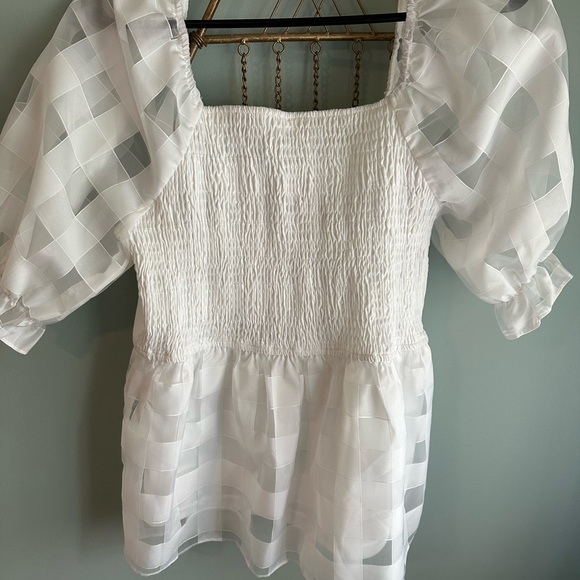 Cute boutique white top - Picture 3 of 3